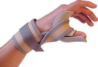 Fixing the thumb from the hand due to injury