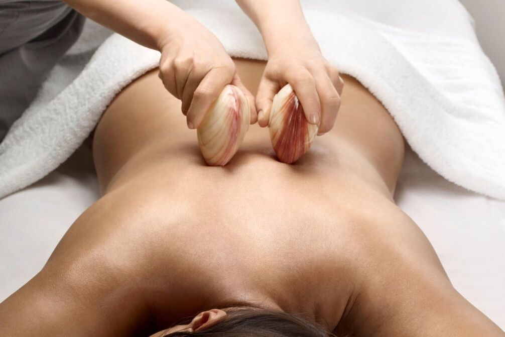 One method of relieving pain in osteochondrosis is massage.